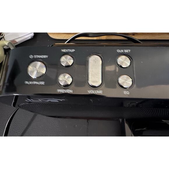 iLive Clock Docking System Speakers iPod Dock IS208B No Remote TESTED WORKING - Picture 3 of 11